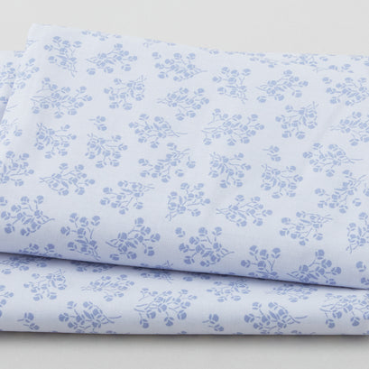 Bouquet Favorites - Bouquet Clusters Pale Blue 3 Yard Cut