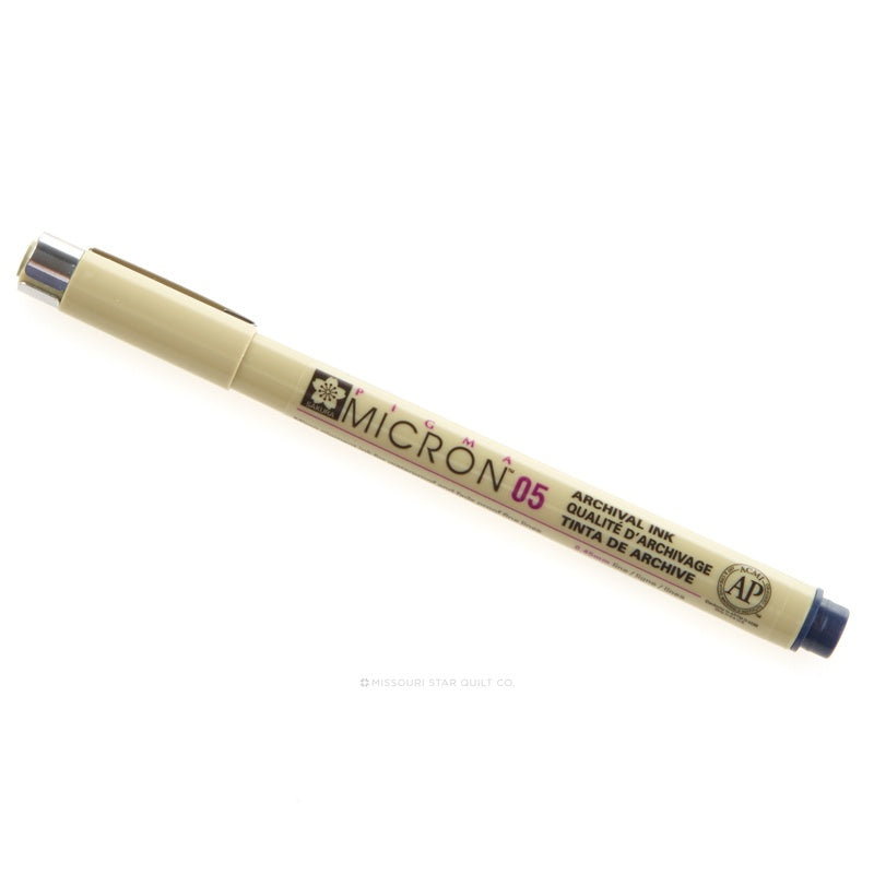 Hunter Green - Pigma Micron Pen 05 .45mm - Sakura